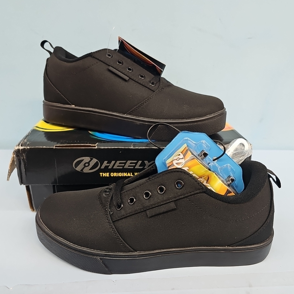 Heelys Pro 20 Skate Sneaker Boy's Wheeled Skater Shoes US 8 Black HES10430H
